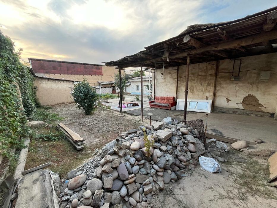 Yer sotiladi Oxunboboyevda