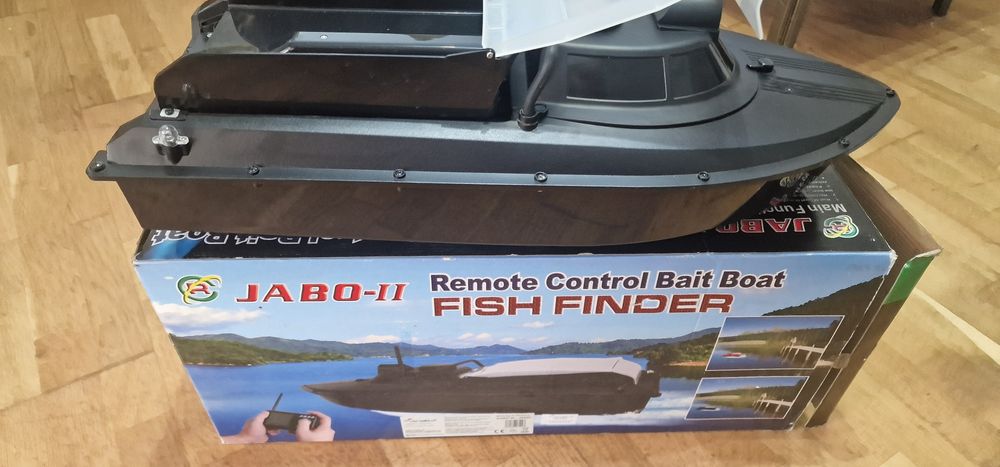 Barcuta navomodel plantat cu sonar incorporat