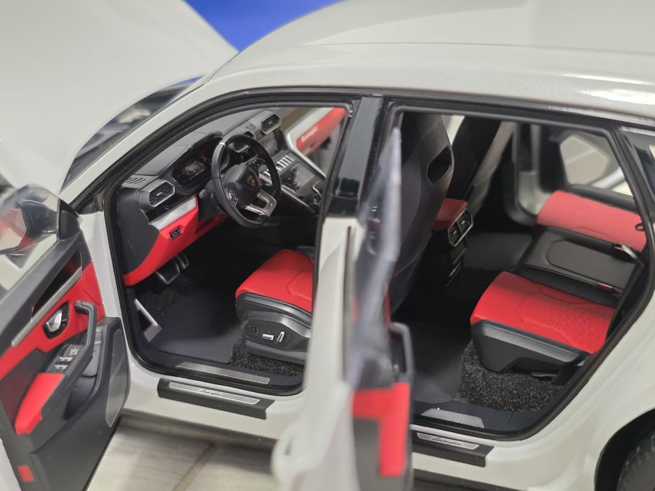 Macheta auto 1 18 Lamborghini Urus , Autoart