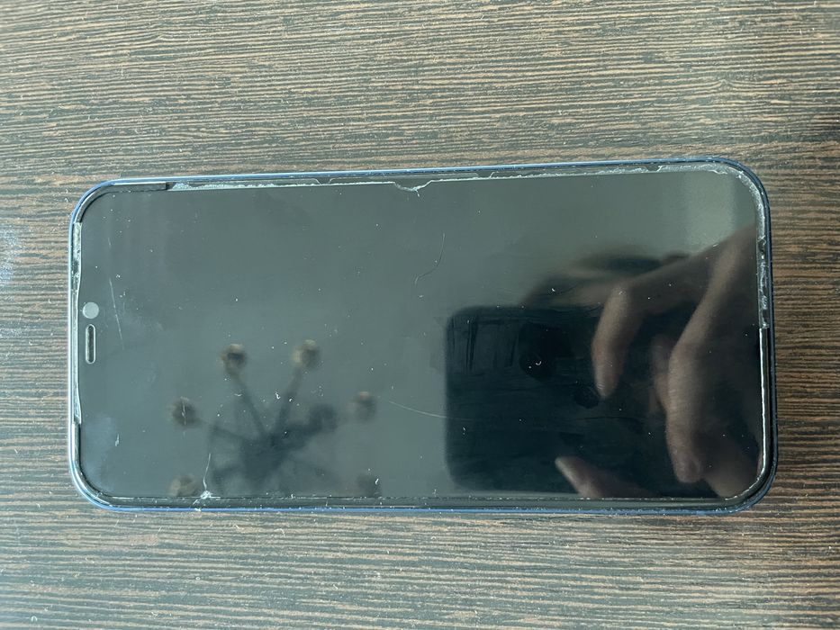 Телефон iPhone 12