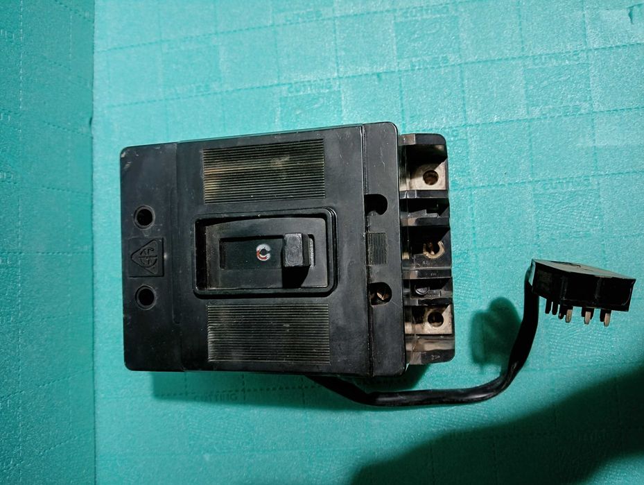 intrerupator electroaparataj usol 250 (pentru baterii panouri solare )