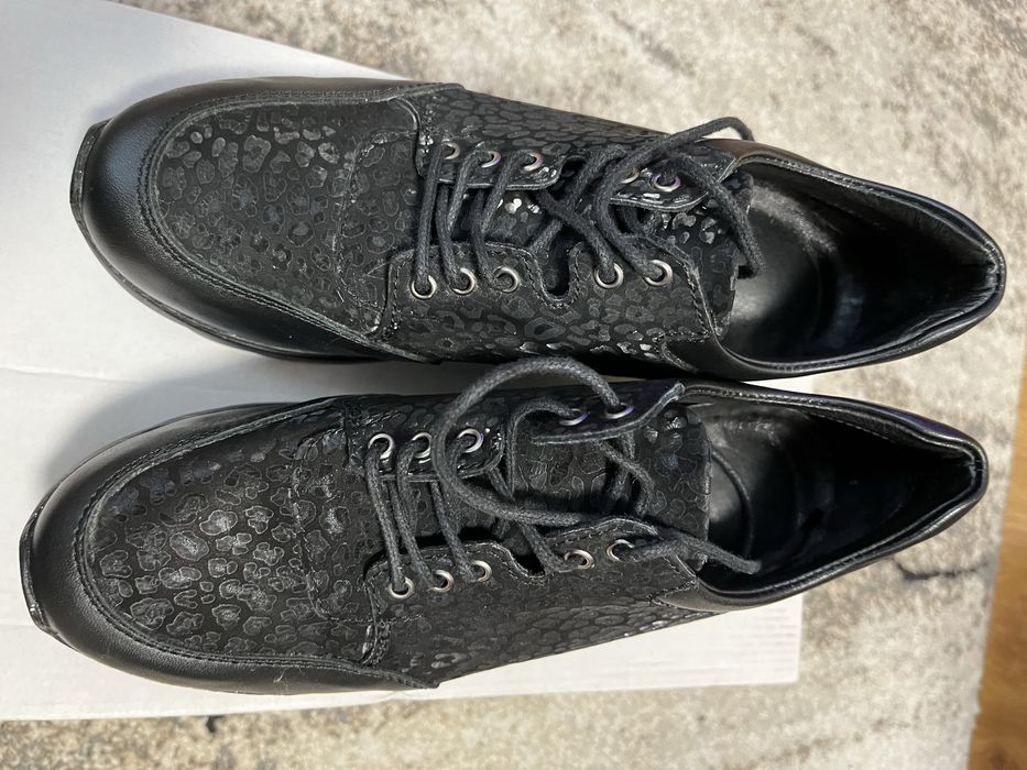 Дамски обувки с платформа