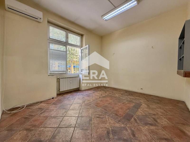 Дава се под наем Офис в София, Център - 80 кв.м за 590 € - Снимка #1