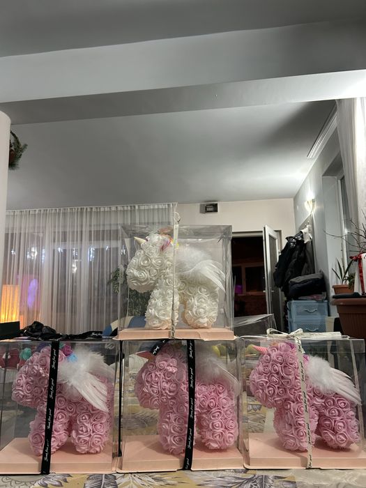 Ursuleti si Unicorni din trandafiri