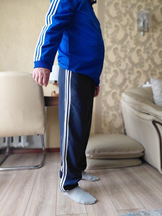 Продам спортивный костюм