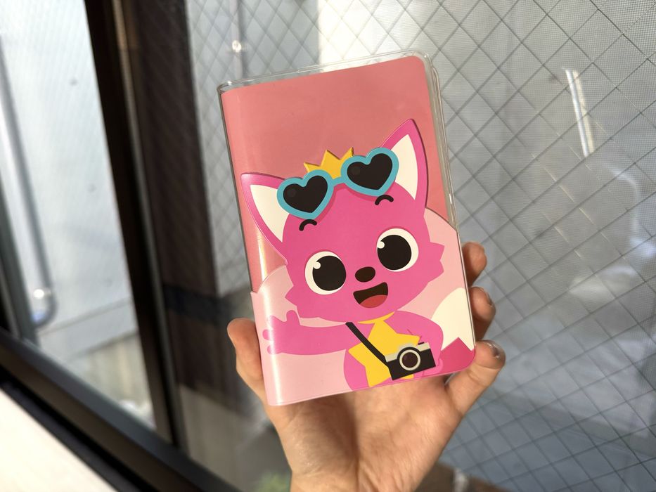 Обложка для паспорта с персонажем Baby Shark