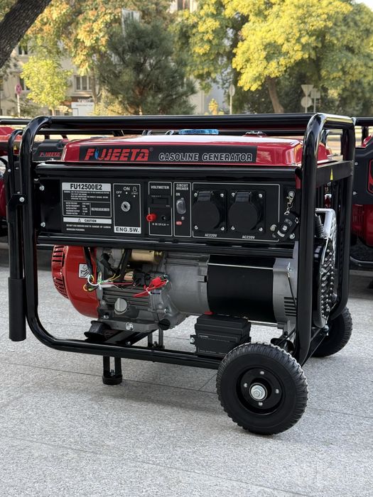 Generator FUJJETA 12 220V GAZ BEZIN