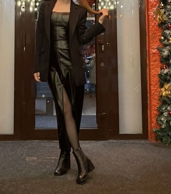 Платье из эко кожи