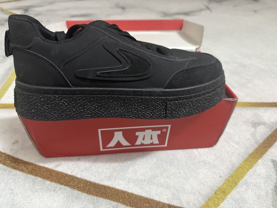 Черные  красовки