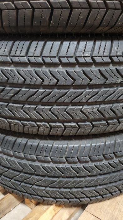 Авто шина для легковых автомобилей.