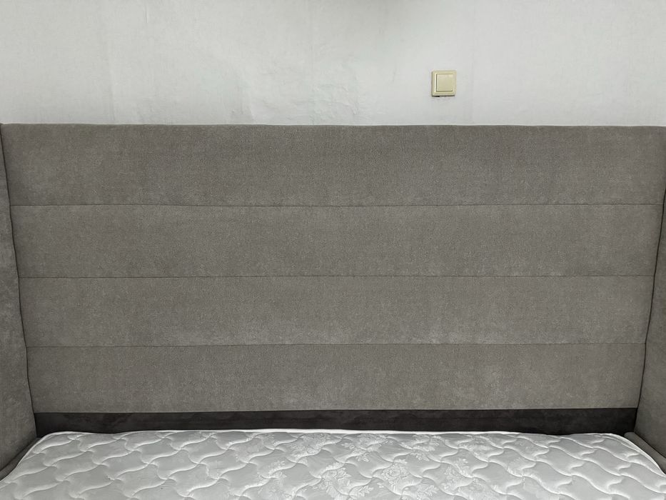 Пррдам двуспальную кровать с матрасом!