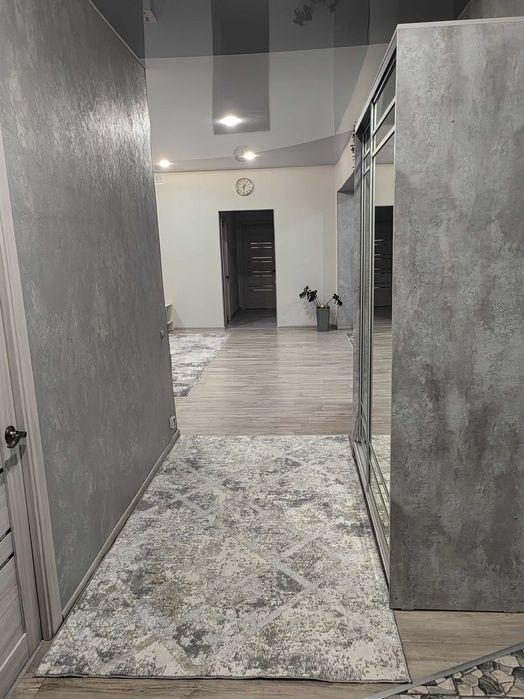 Продам квартиру из 5 комнат в  4 микрораоне