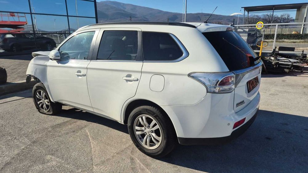 Mitsubishi Outlander 2014г 2.2DI-D 4x4-на части