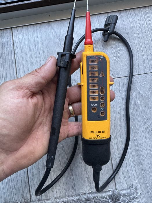 Aparat Fluke T90