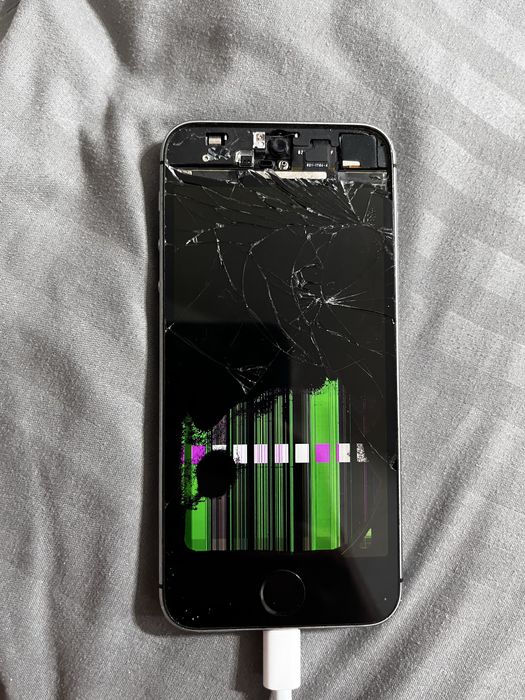 Продам Айфон 5s , 7