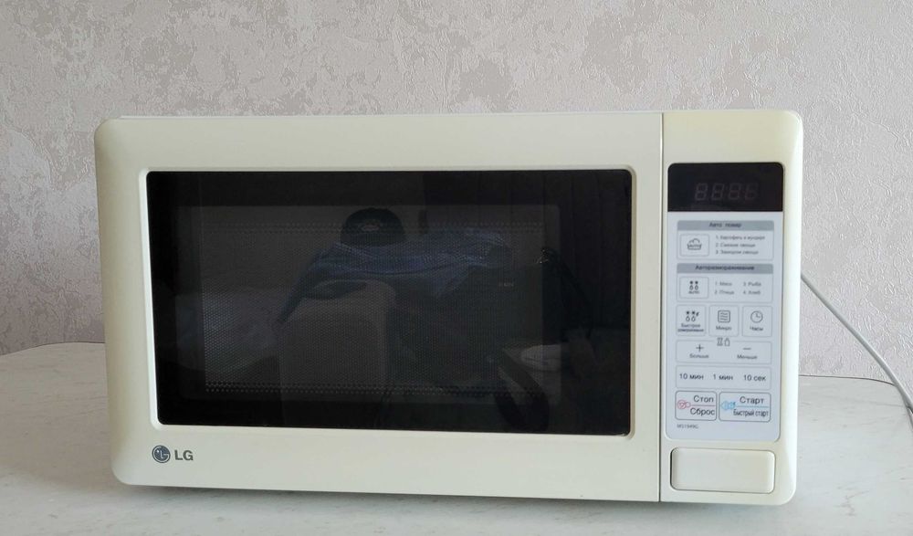 Продаю микроволновую печь LG
