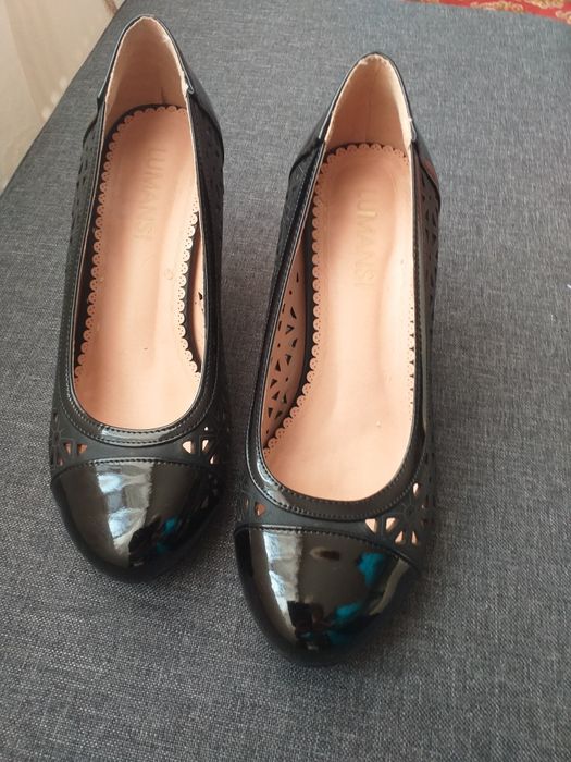 Pantofi negri eleganti