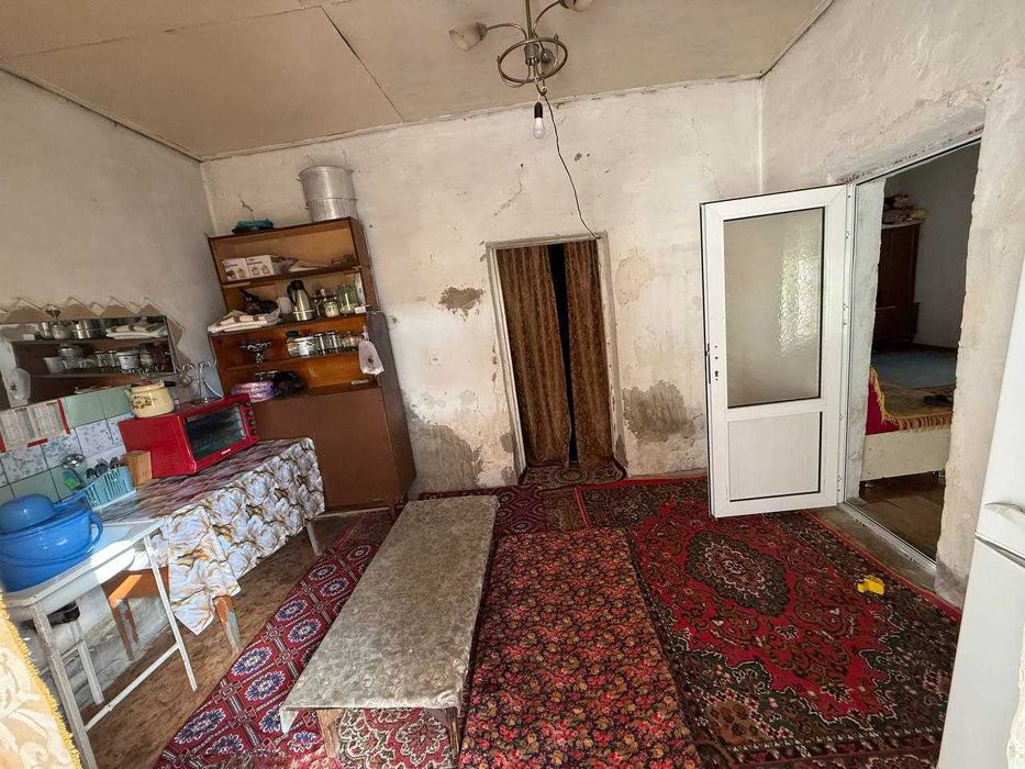 Продается дом 4 комнатный 5 соток земли на Массив Заре 28000$