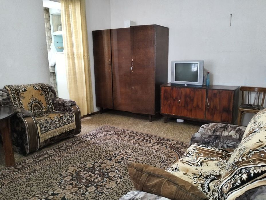 Юнусабад -12 метро Туркистон 1 комнатная квартира переделанная в двух.