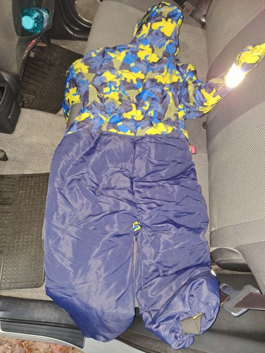 Зимен комплект за ски и др.