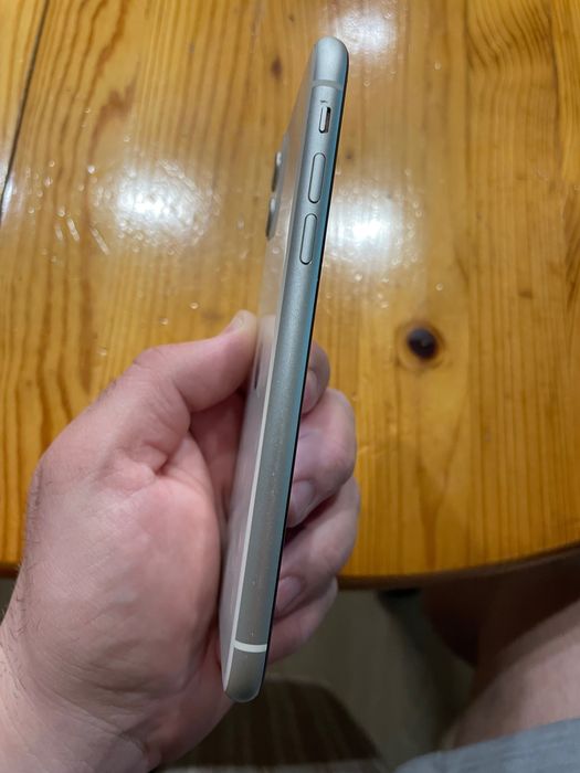 iPhone 11 64GB Бял