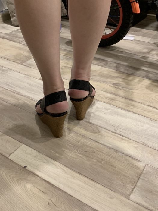 Продам босоножки.