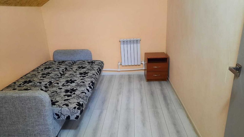 2-х этажный небольшой коттедж  недалеко от центра