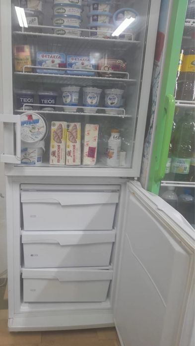 Продам витринный холодильник Pozis