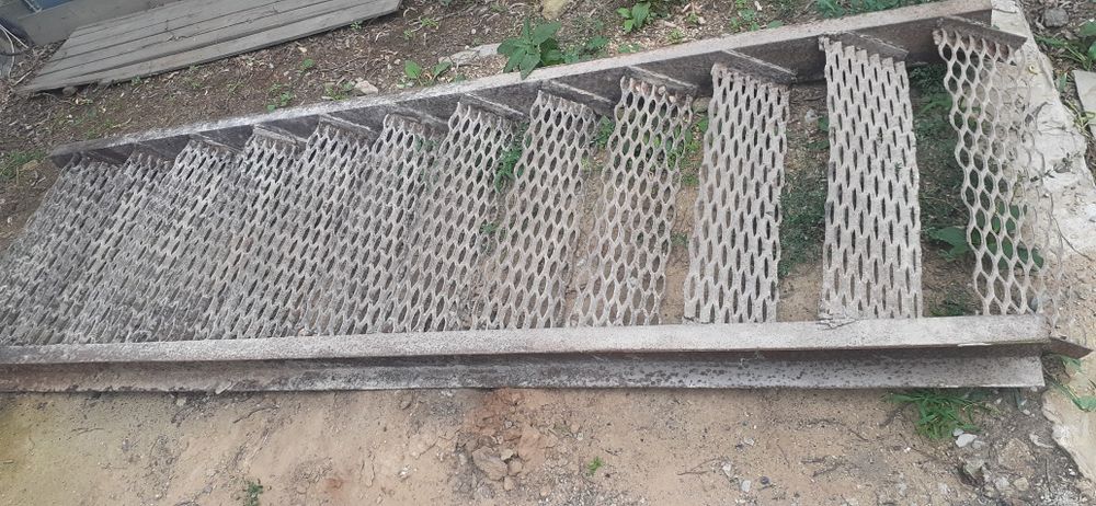 Продам Советскую лесницу с рефлёнными ступенями.