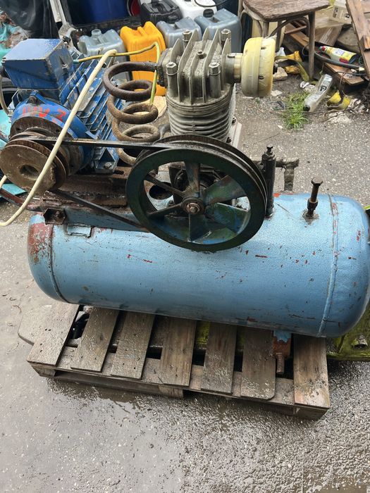 Compresor aer rezervor— 120 litri , motor— 4 KW