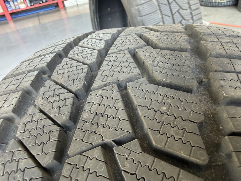4бр. ПОЧТИ ЧИСТО НОВИ Зимни Гуми С Борд 245/35R/20W,XL -CONTINENTAL- DOT:2423 - 8.4мм.+8.0мм.