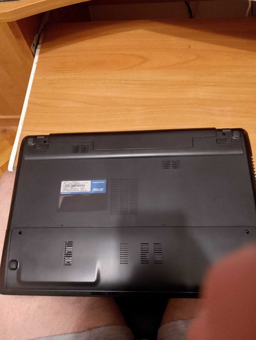 Laptop  ASUS 4GB Ram , 250 GB SSD , DVD compakt disk