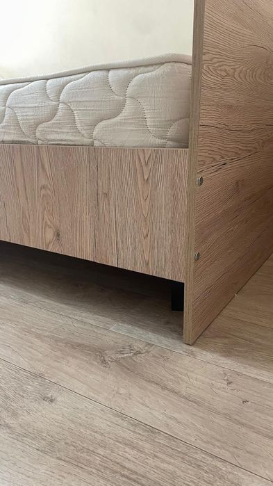 Продам кровать с матрасом