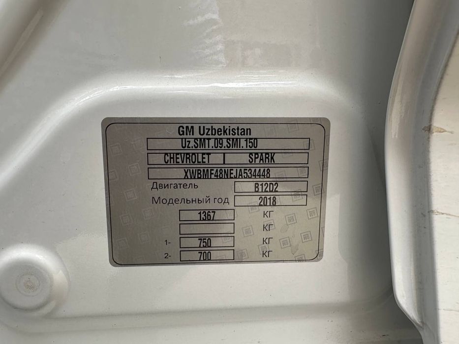 Спарк 2018г механика  белого цвета