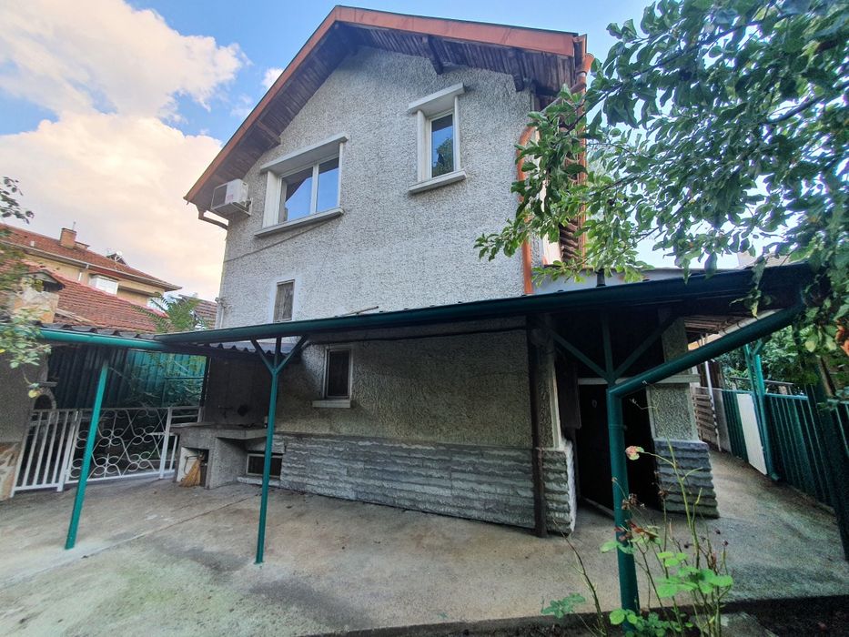 Продава се Къща в Горна Оряховица - 210 кв.м за 739 €/кв.м - Снимка #1