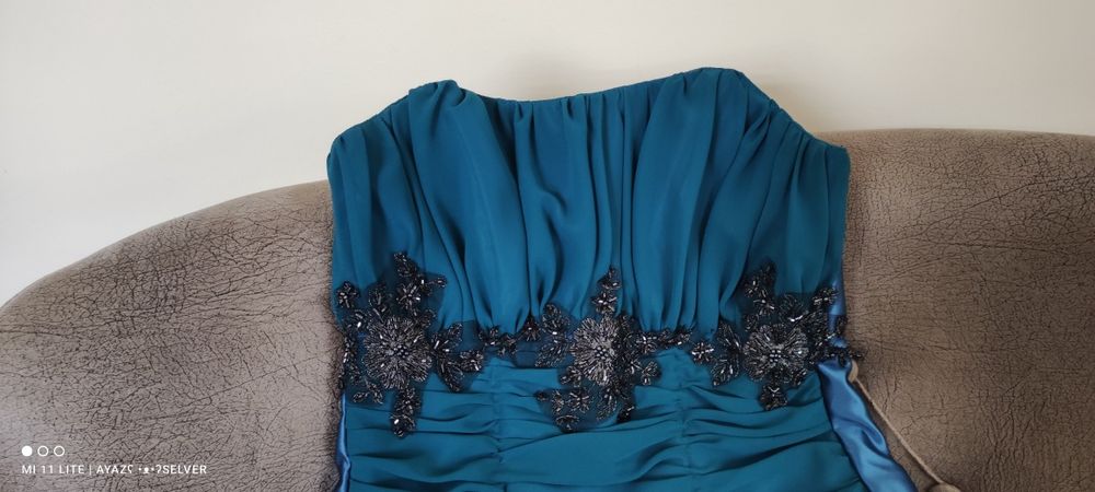 Бална рокля в отлично състояние носена е за няколко часа С-М размер.