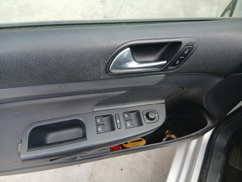 Volkswagen Golf 5 (1K1) [Fabr 2004-2008]