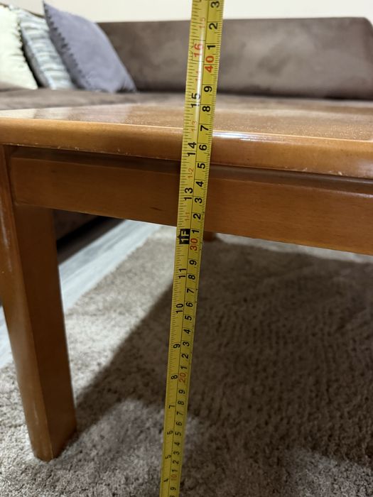 Дървена холна маса