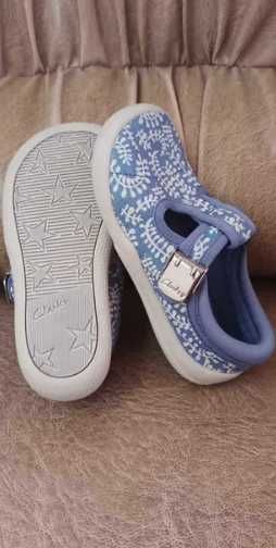 Детски обувки на Jack & Lily Timeless T-Straps Collection и на Clarks