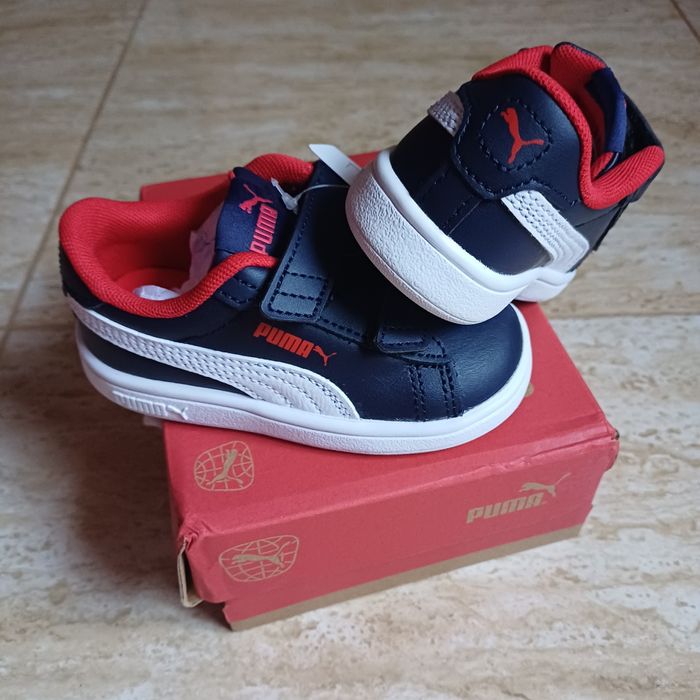 Adidasi nr 21 noi.Preț 80 lei