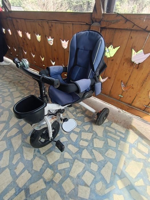 Tricicleta pentru copii cu cosulet si copertina anti UV