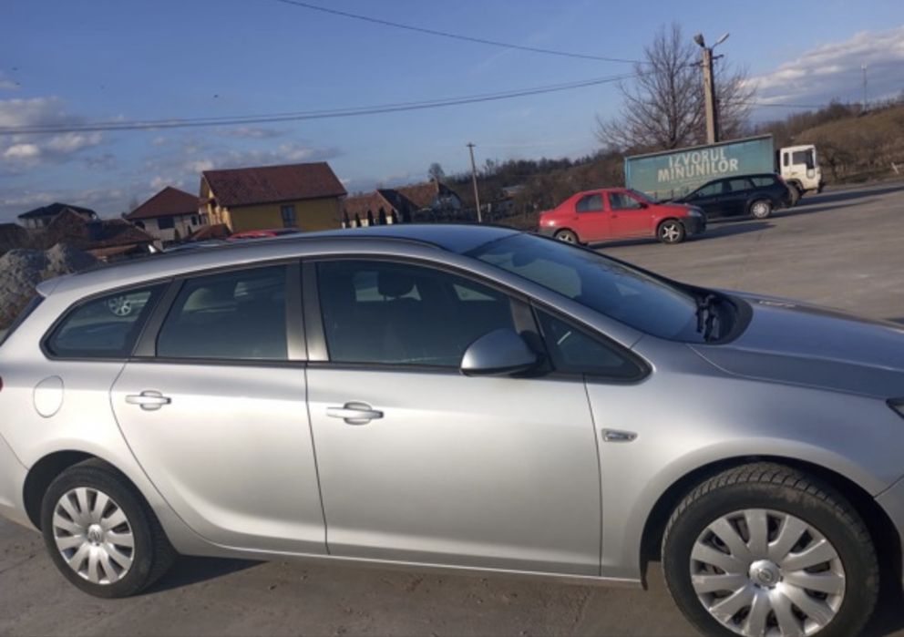 Masina Opel Astra J