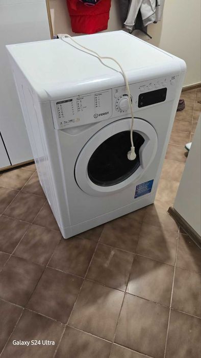 Пералня със сушилня Индезит