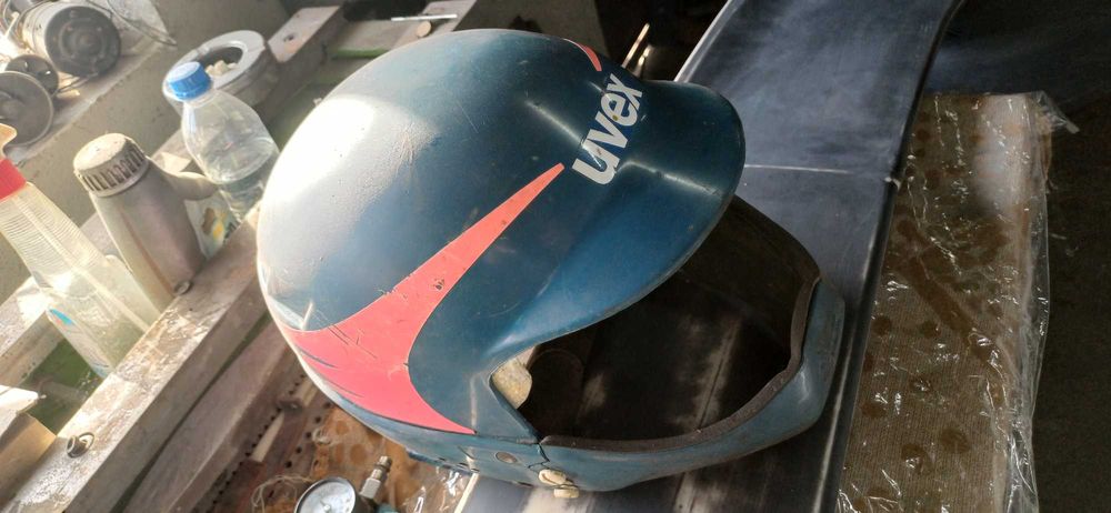 Ретро ски каска UVEX