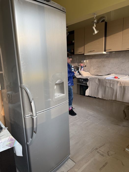 Хладилник с диспенсър LG