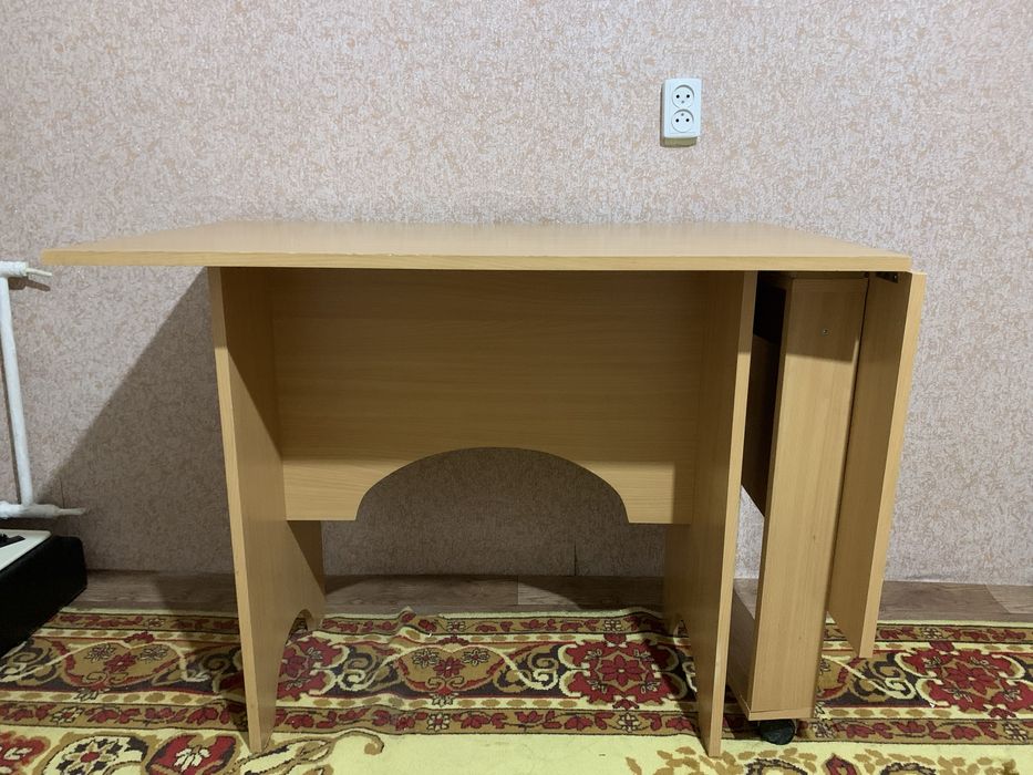 Продам стол