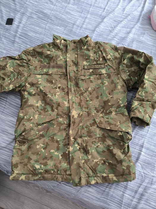 Vând echipament militar în stare bună,bocancii sunt noi.