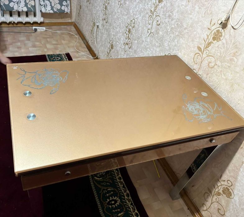 Продам кухонный стол