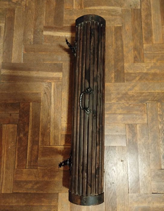 Дървен сандък/кутия с метален обков