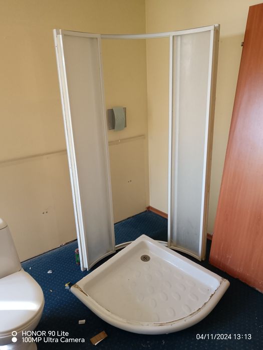 Врати, моноблокове душ кабини